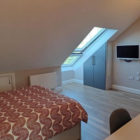 Sands House - Luxury Modern Studios With Secure Parking In Epsom, Surrey Room photo
