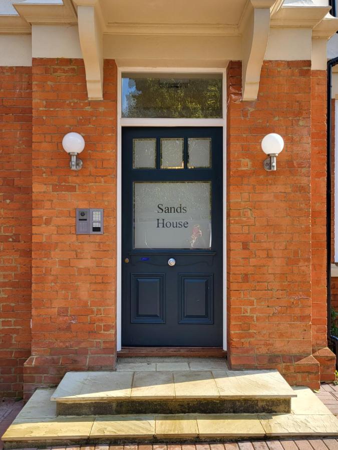 Sands House - Luxury Modern Studios With Secure Parking In Epsom, Surrey Exterior photo
