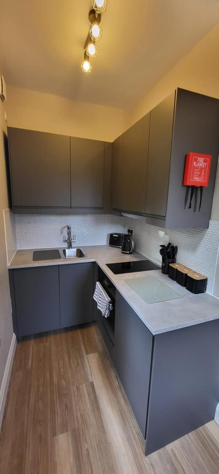 Sands House - Luxury Modern Studios With Secure Parking In Epsom, Surrey Room photo