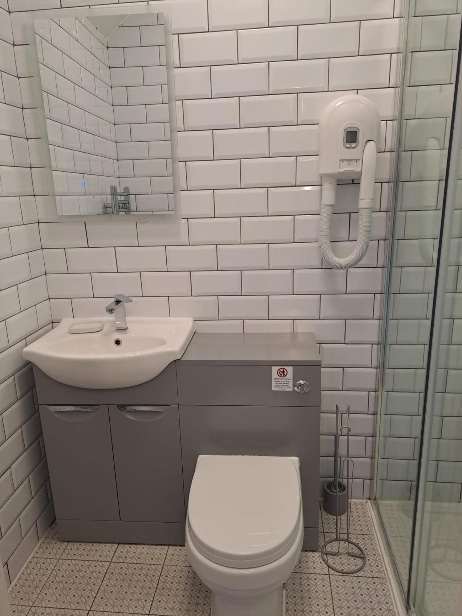 Sands House - Luxury Modern Studios With Secure Parking In Epsom, Surrey Room photo